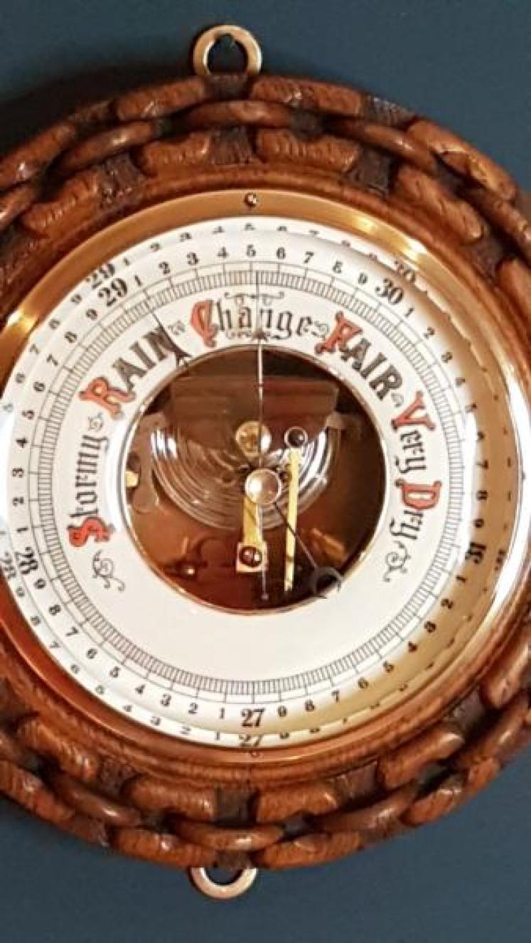 Victorian Carved Oak Chain Design Aneroid Barometer - Image 3