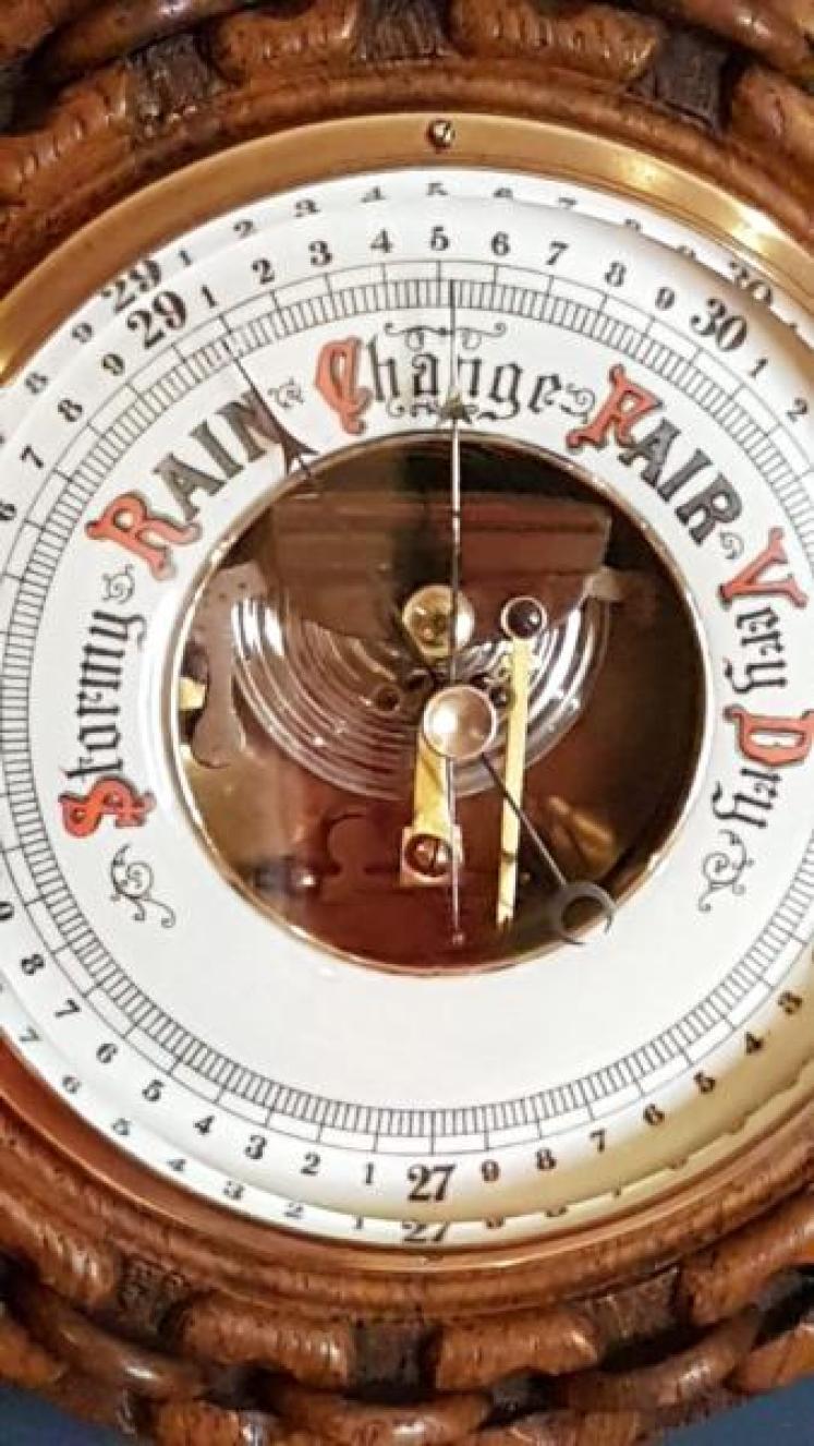 Victorian Carved Oak Chain Design Aneroid Barometer - Image 5