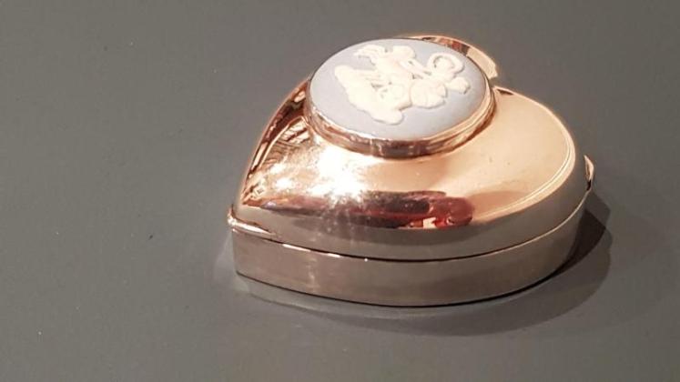 Antique Silver Heart Shaped Ring Box - Image 6
