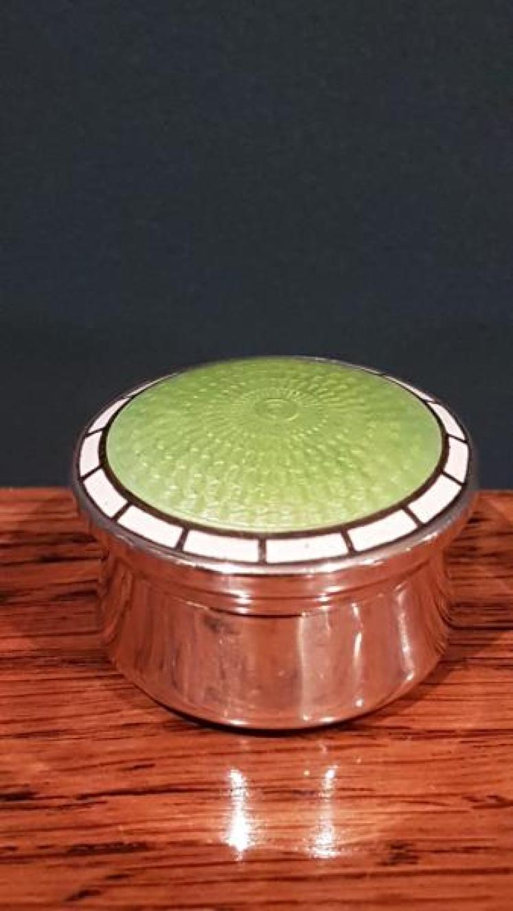 Edwardian Silver and Lime Green Enamel Pill Box - Image 1