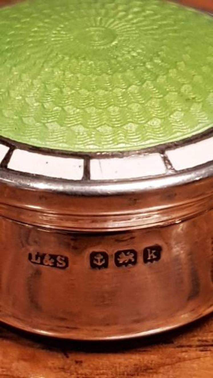 Edwardian Silver and Lime Green Enamel Pill Box - Image 4
