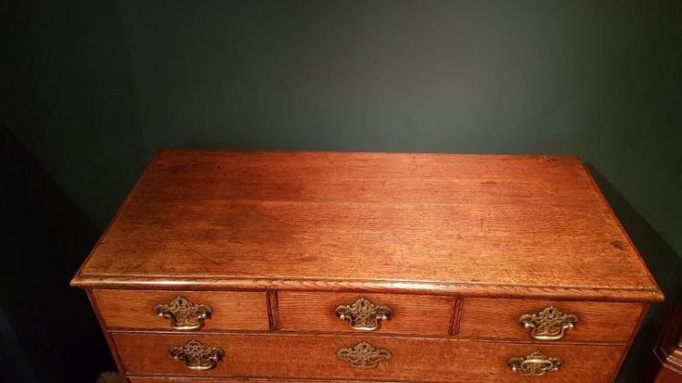 Impressive George III Oak Chest of Drawers - Image 3