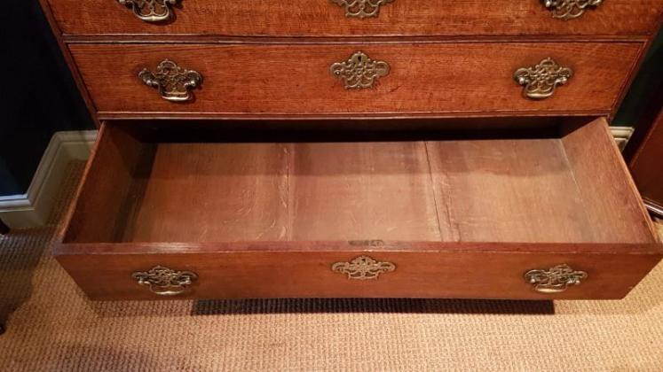 Impressive George III Oak Chest of Drawers - Image 4