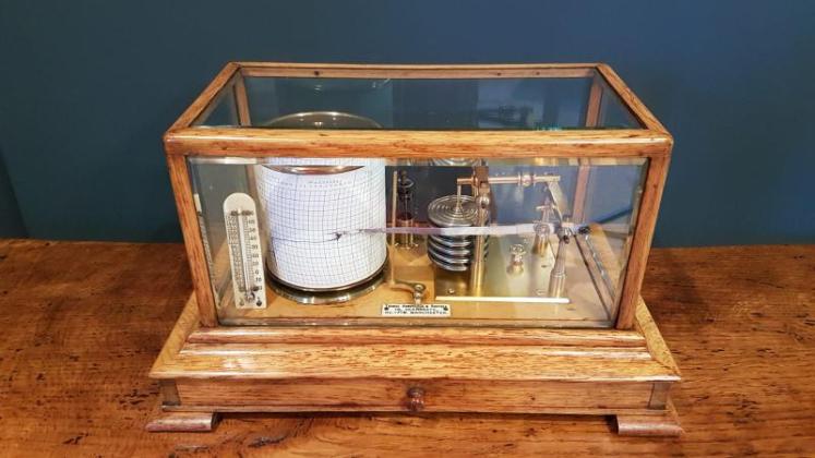 Superior Quality Victorian Oak Barograph - Image 1