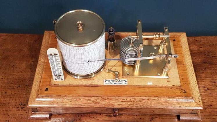 Superior Quality Victorian Oak Barograph - Image 2