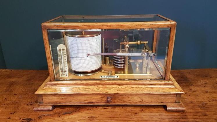 Superior Quality Victorian Oak Barograph - Image 7