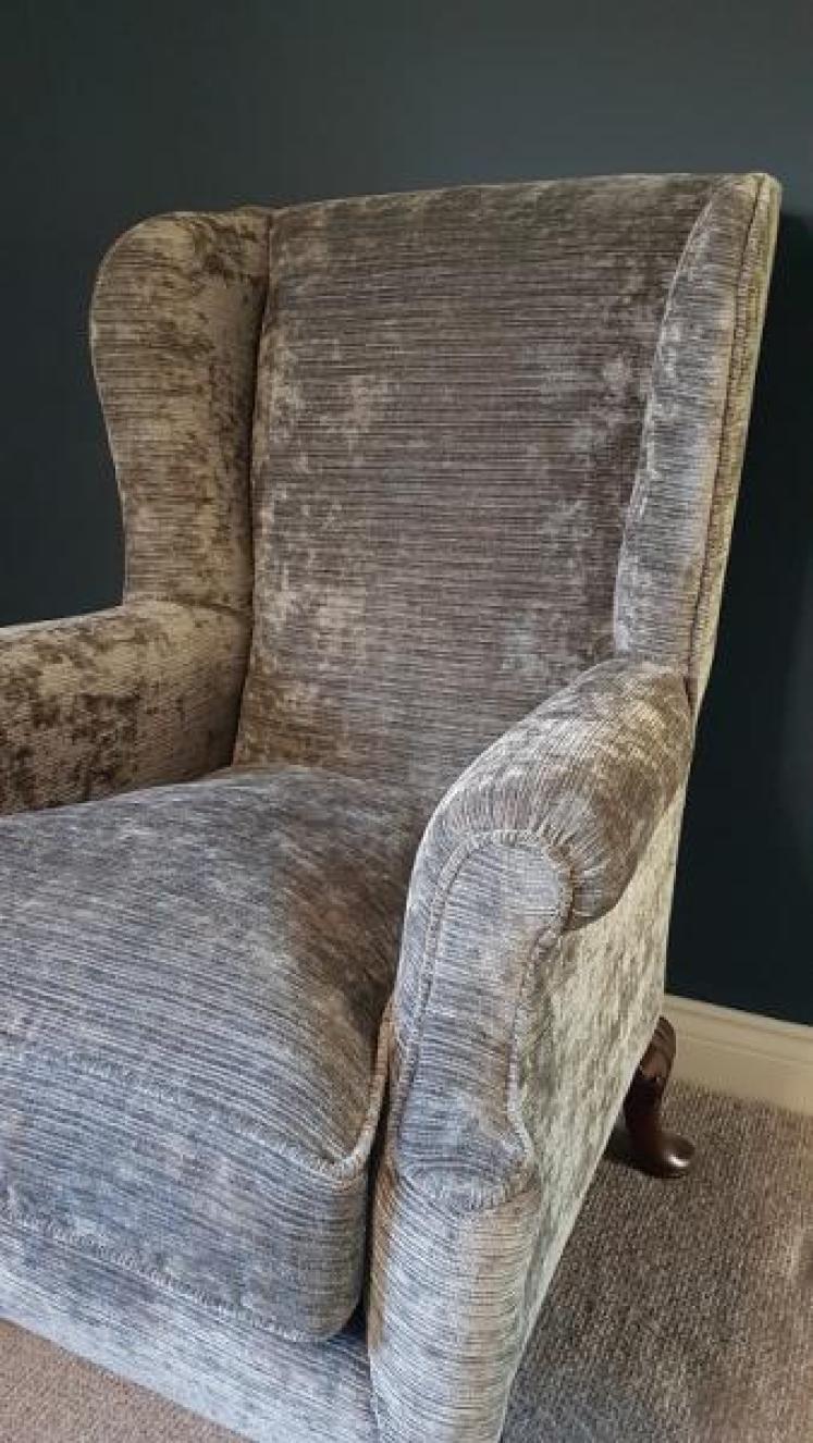 Fine Quality Antique Victorian Wing Back Arm Chair - Image 5