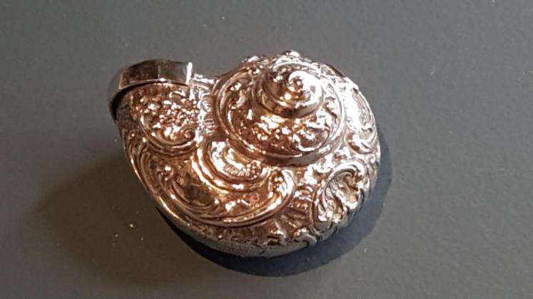 Antique Silver Shell Snuff Box - Image 4