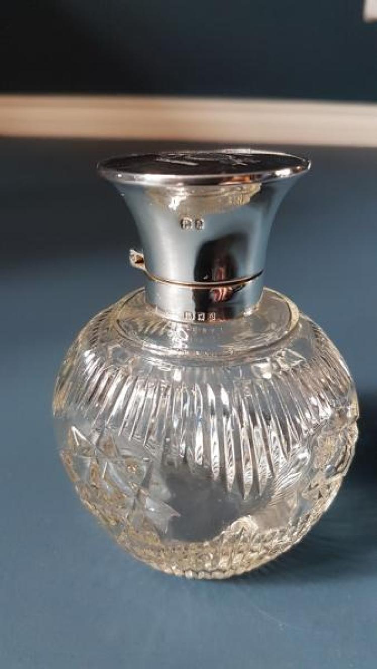 George V Period Silver and Tortoise Shell Scent Bottle - Image 1