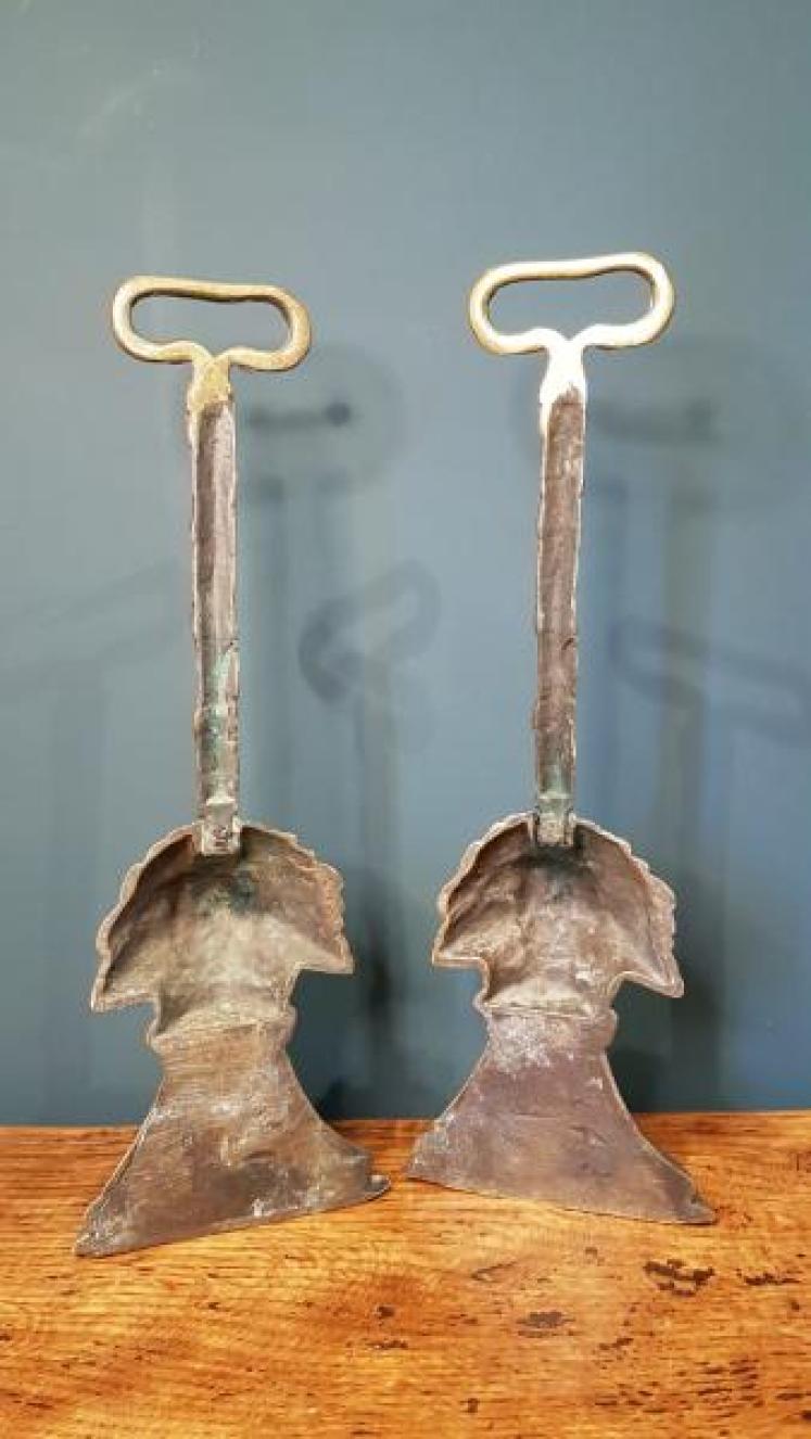 Matching Pair of Antique Cast Brass Wheatsheaf Door Stops - Image 3
