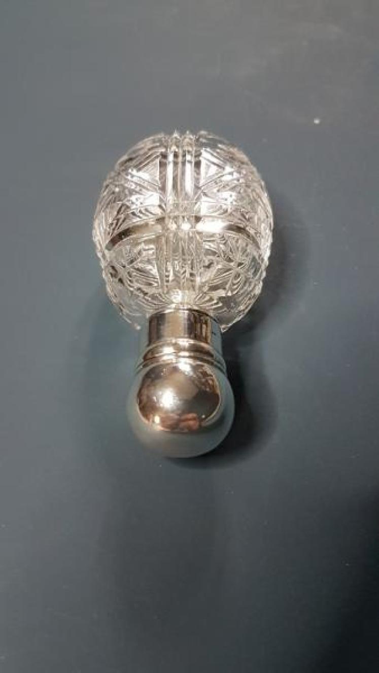 Victorian Silver & Cut Crystal Scent Bottle - Image 4