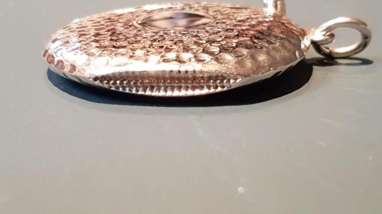 Immaculate Silver Golf Ball Vesta Case - Image 3