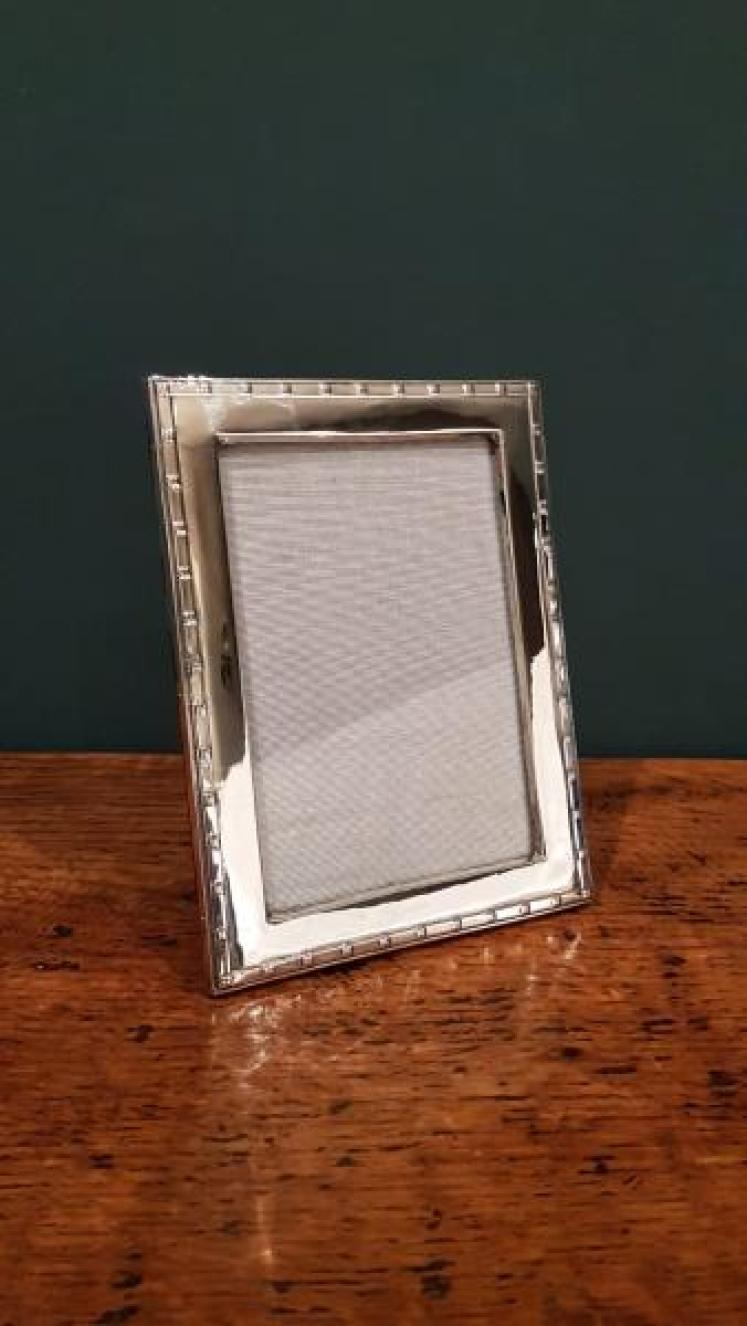 Stylish George V Silver Photo Frame - Image 2