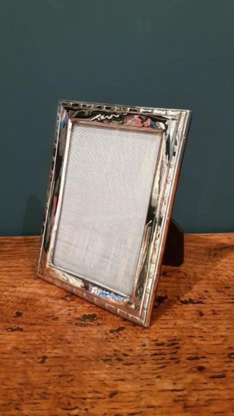 Stylish George V Silver Photo Frame - Image 6