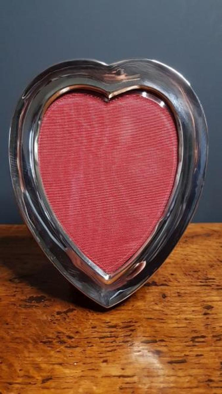 Late Victorian Silver Heart Shaped Photo Frame - Image 1
