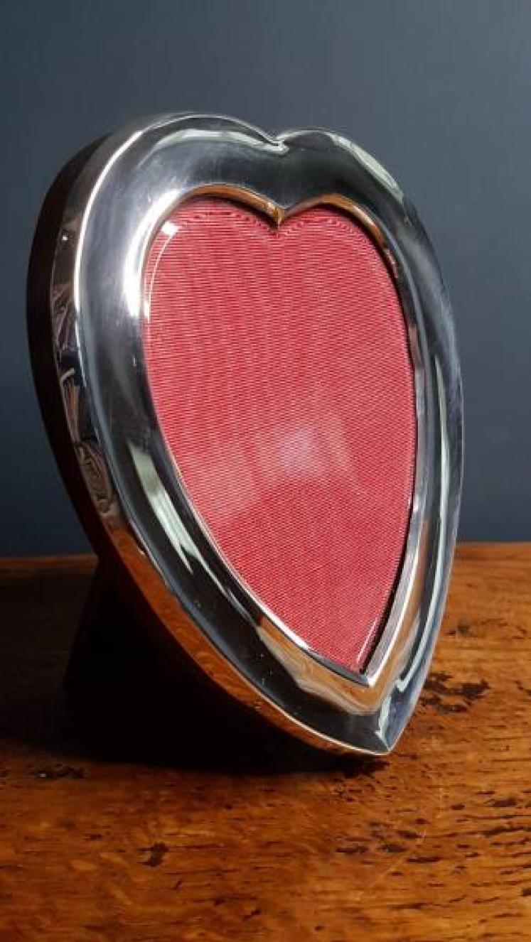Late Victorian Silver Heart Shaped Photo Frame - Image 2