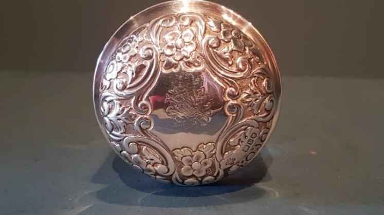 Victorian Silver Topped Table Jar with Cut Crystal Base - Image 3