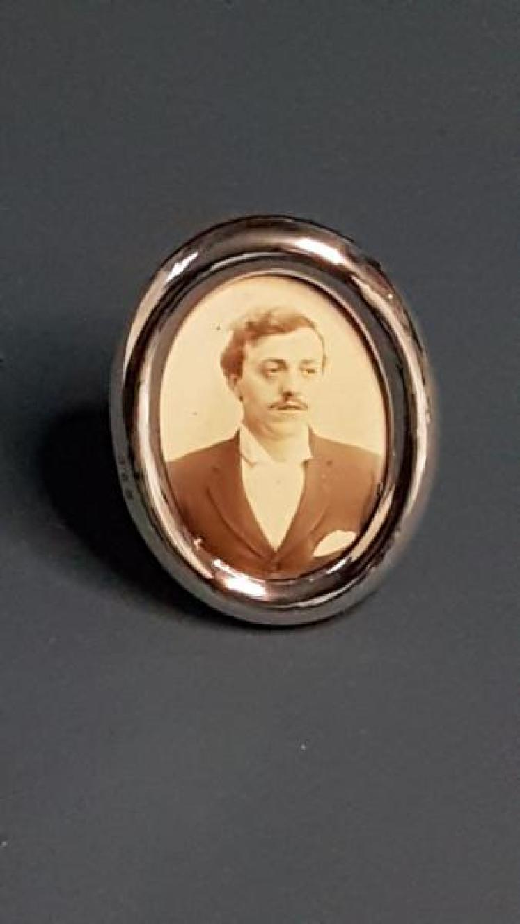 Small Antique Oval Silver Photo Frame - Image 7