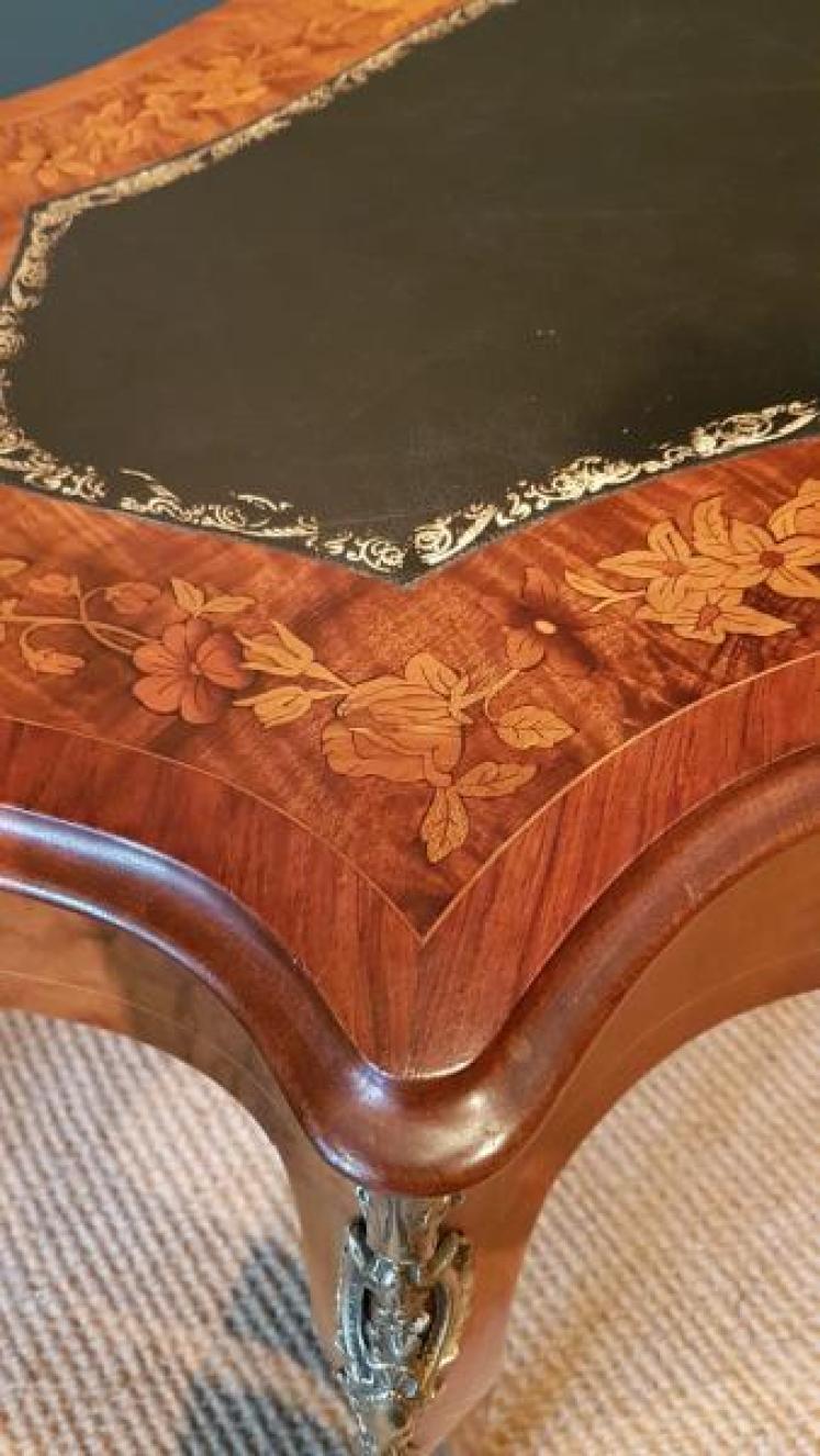 Fine Victorian Inlaid Walnut Writing Table - Image 4