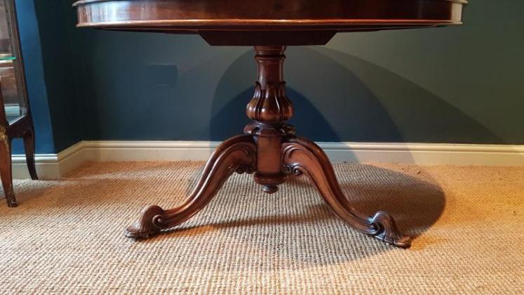 Victorian Burr Walnut Circular Table - Image 3