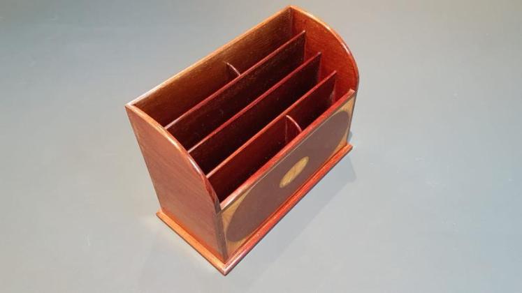 Edwardian Mahogany Sheraton Inlaid Letter Rack - Image 3