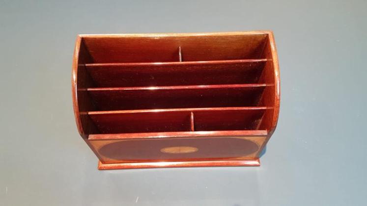 Edwardian Mahogany Sheraton Inlaid Letter Rack - Image 5