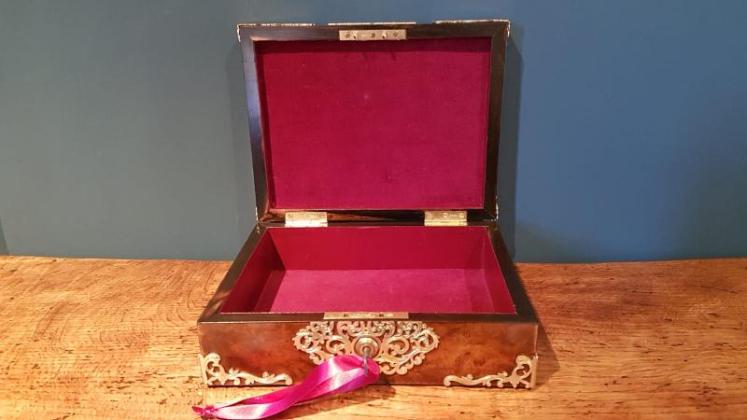 Superb Victorian Walnut and Ormolu Trimmed Jewellery Box - Image 3