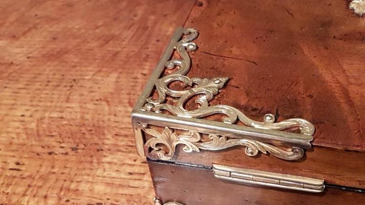 Superb Victorian Walnut and Ormolu Trimmed Jewellery Box - Image 5
