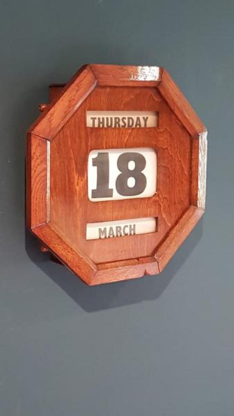 1920's Oak Perpetual Wall Calendar - Image 2