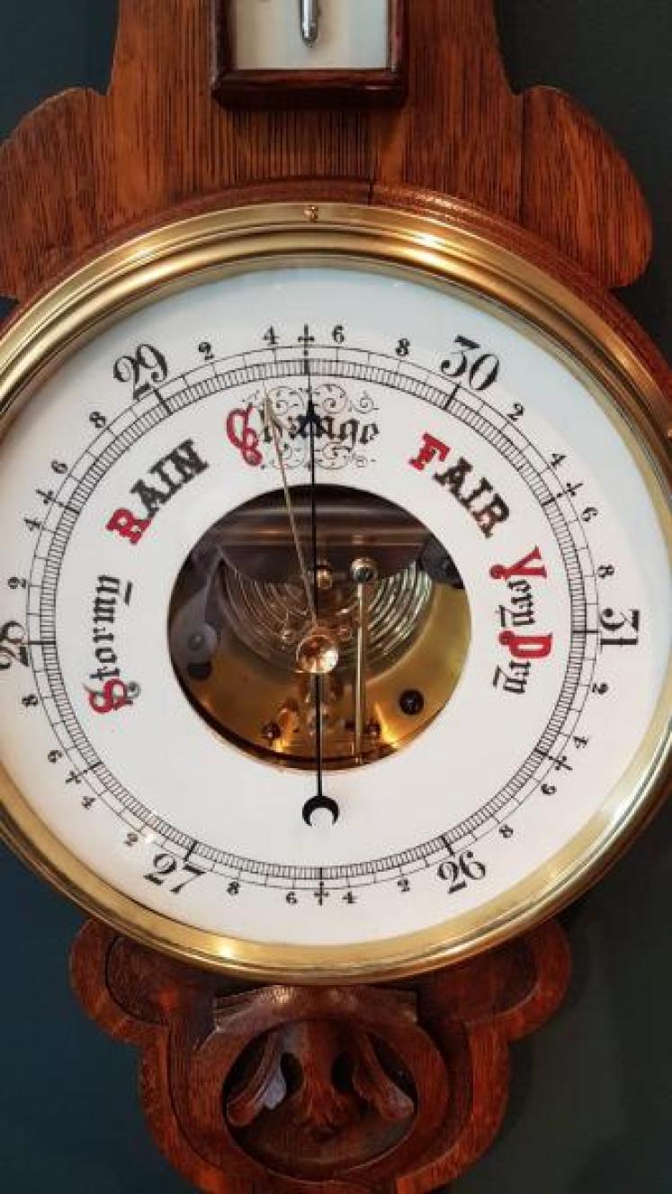 Fine Quality Antique Carved Oak Banjo Barometer  - Image 4