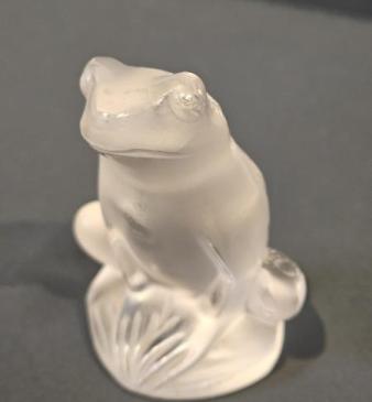 Lalique Opalescent Sitting Frog