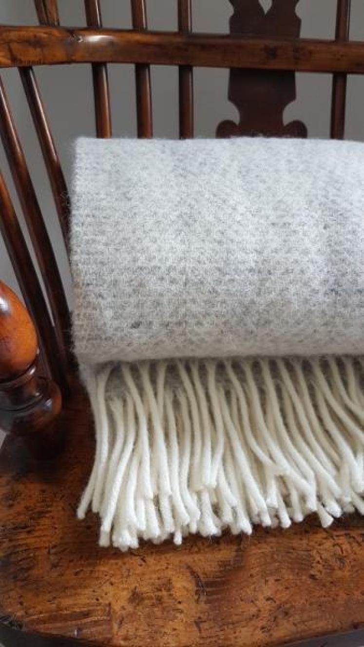 Tweedmill Beehive Grey Throw  - Image 3