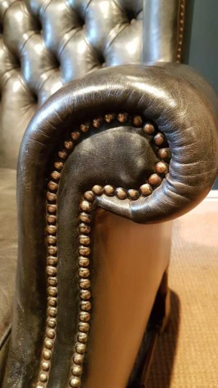 Superb Victorian Button Back Leather Wing Back Arm Chair - Image 3
