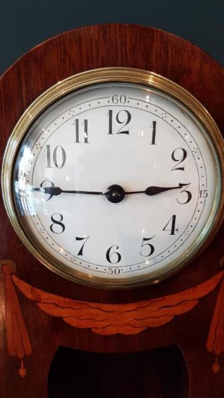 Fine Quality Inlaid Mahogany Mantle Clock - Image 3