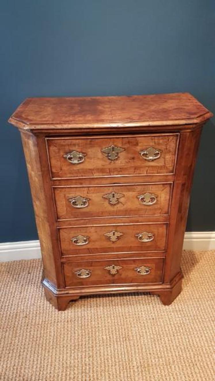 Small Proportioned George I Walnut Chest of Drawers - Image 1