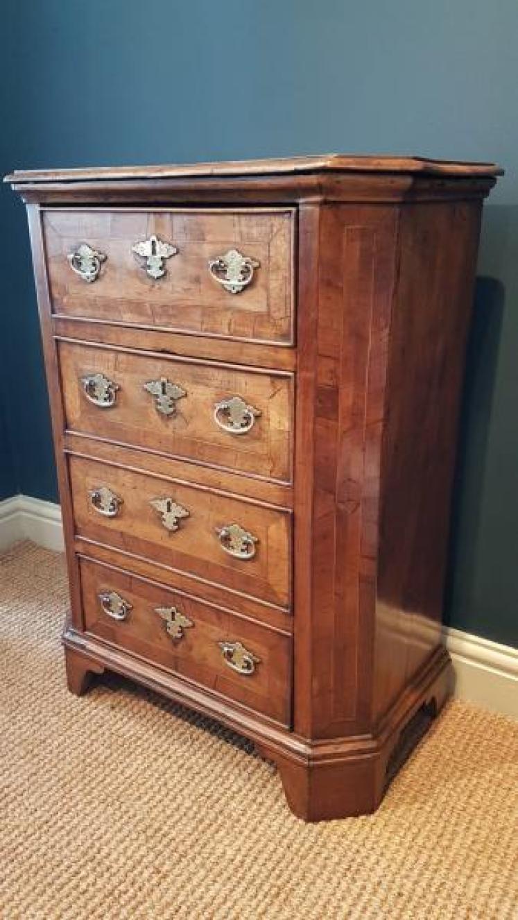 Small Proportioned George I Walnut Chest of Drawers - Image 2