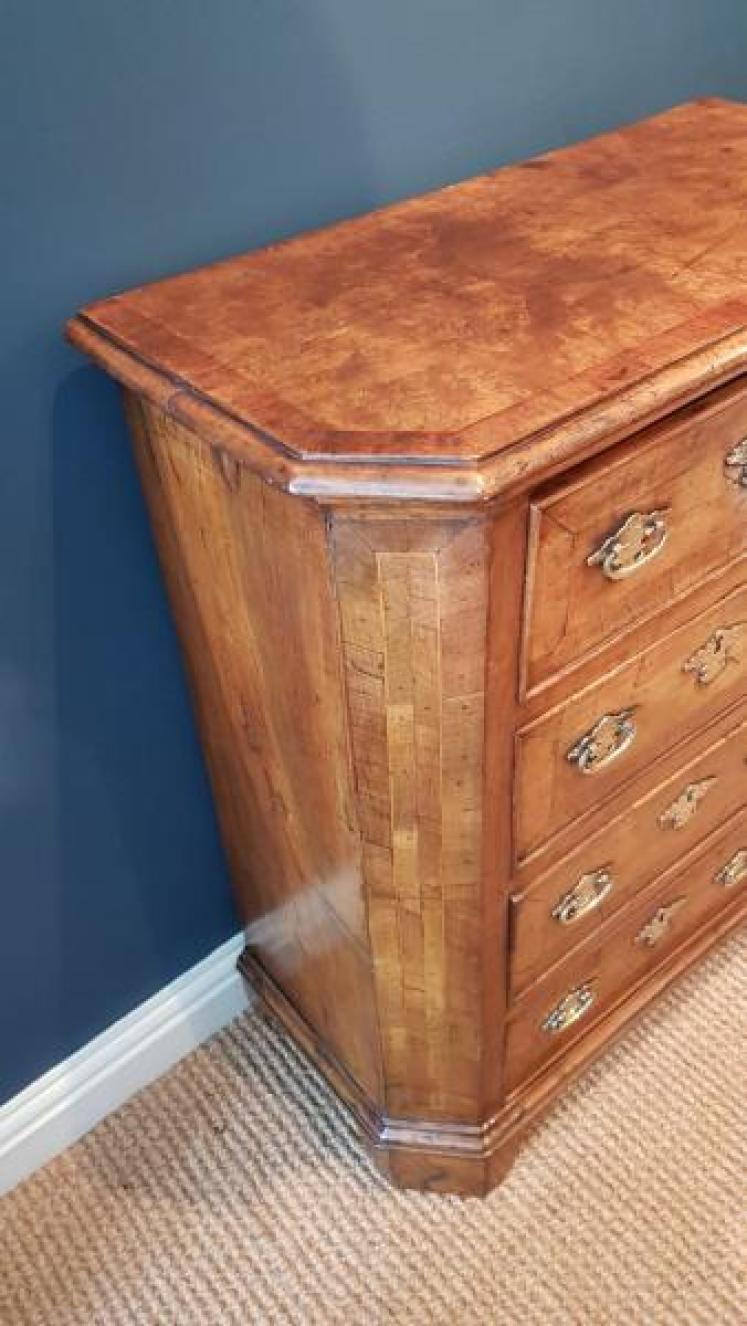 Small Proportioned George I Walnut Chest of Drawers - Image 4