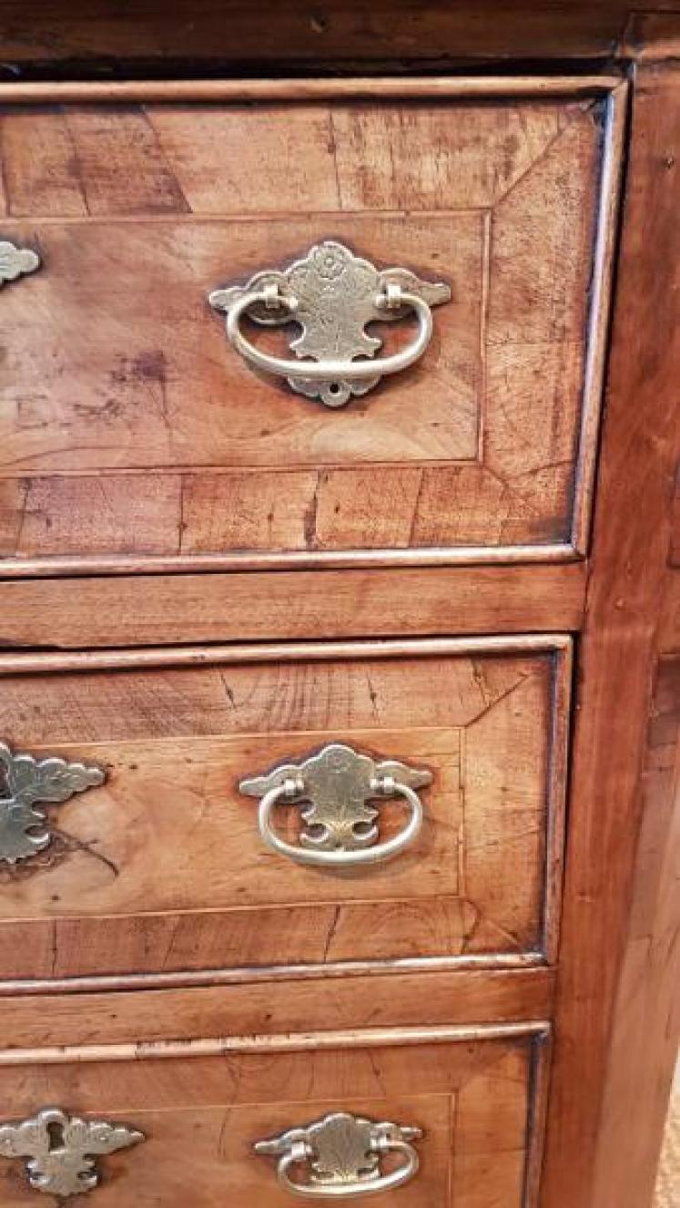 Small Proportioned George I Walnut Chest of Drawers - Image 6