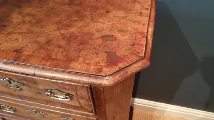 Small Proportioned George I Walnut Chest of Drawers - Image 7