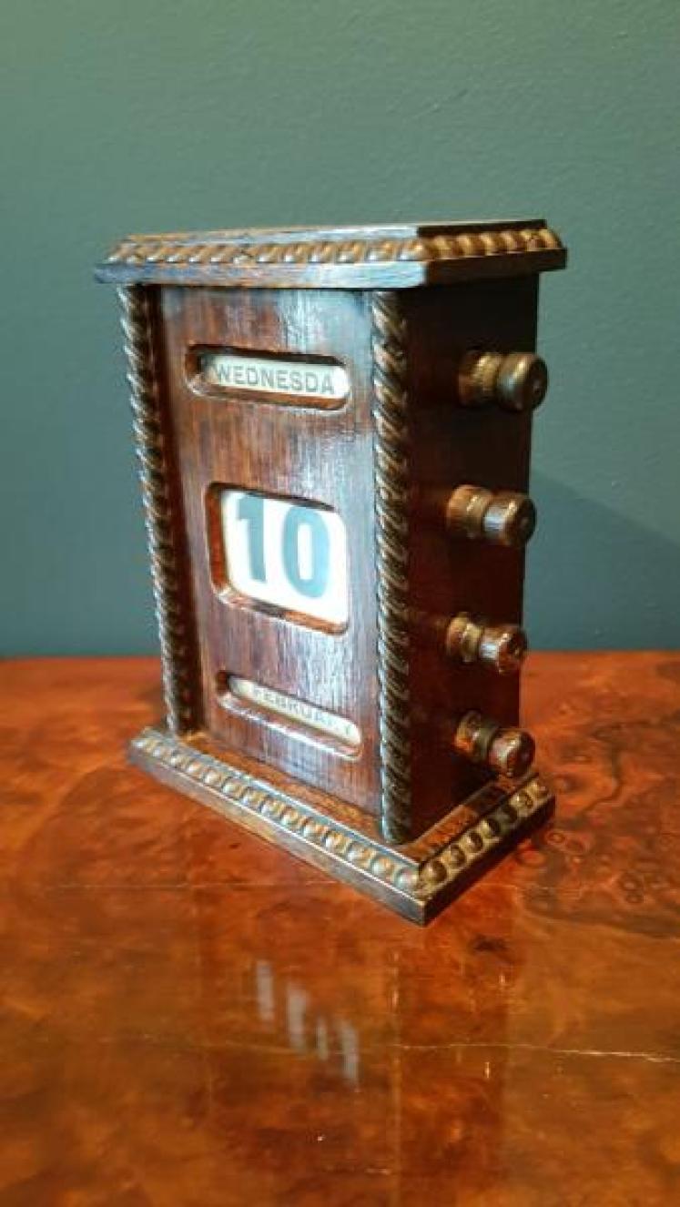 Victorian Oak Perpetual Desk Calendar - Image 6