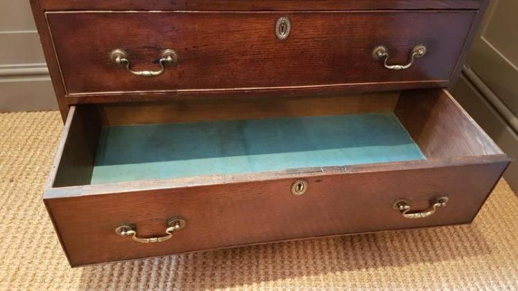 Small George III Oak Chest of Drawers - Image 5