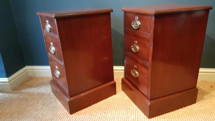 Pair Victorian Mahogany Bedside Chests - Image 2