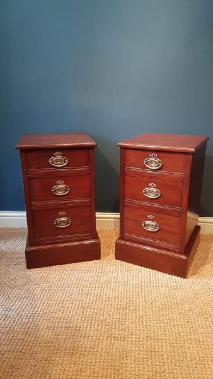 Pair Victorian Mahogany Bedside Chests - Image 5