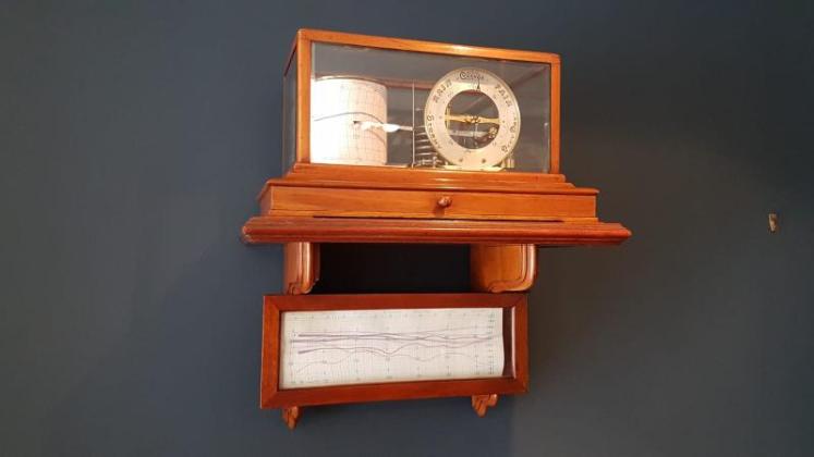 Rare Antique Walnut Barograph on Wall Bracket - Image 7
