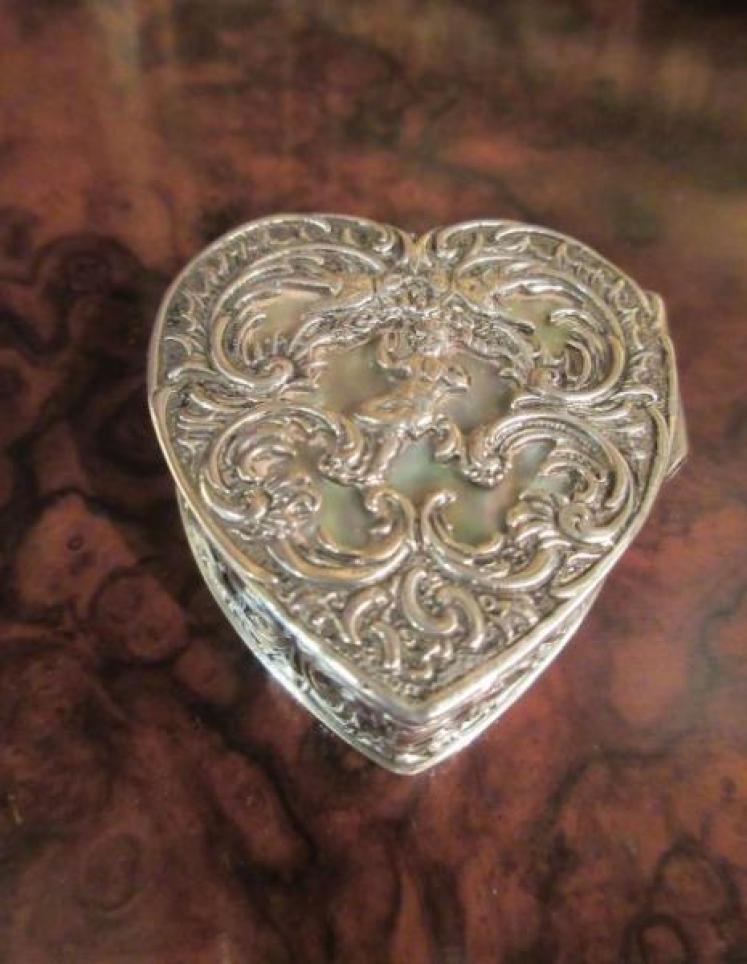 Antique Silver & Mother of Pearl Heart Trinket box - Image 2