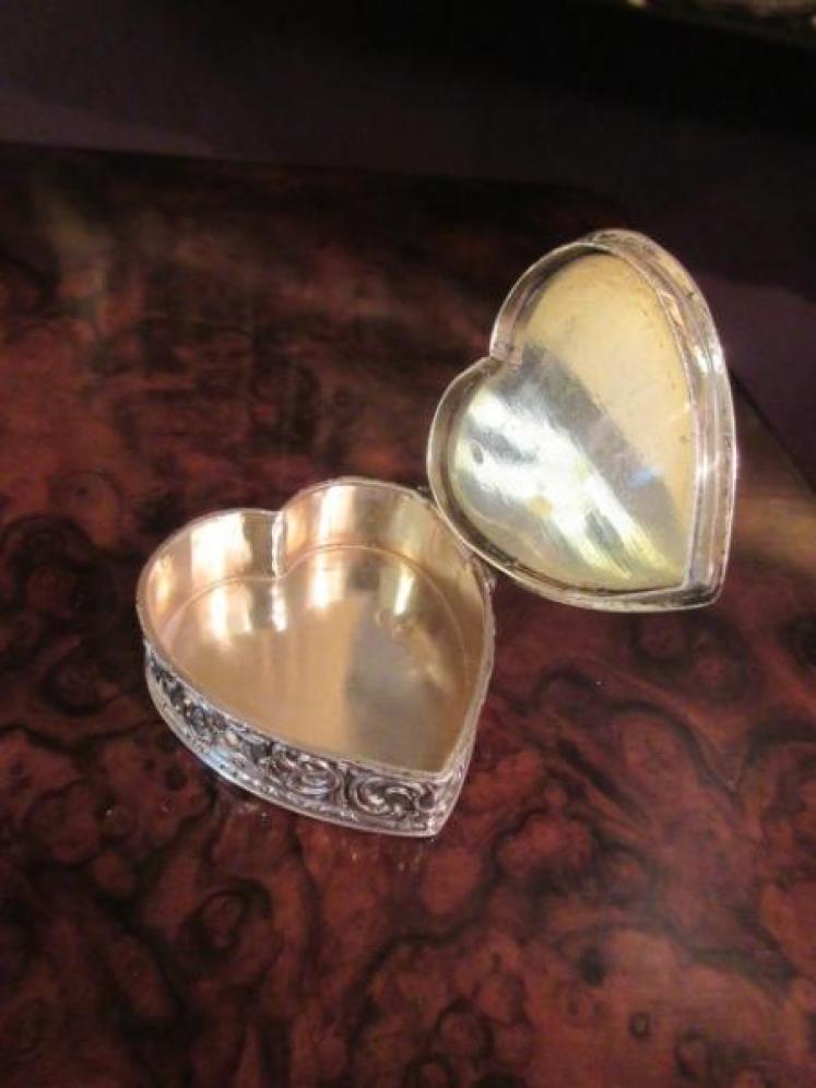 Antique Silver & Mother of Pearl Heart Trinket box - Image 5