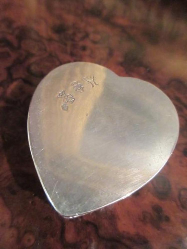 Antique Silver & Mother of Pearl Heart Trinket box - Image 6