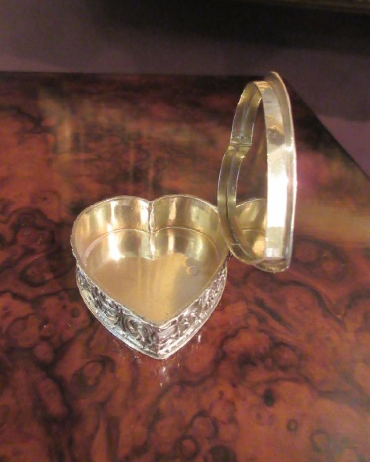 Antique Silver & Mother of Pearl Heart Trinket box - Image 7