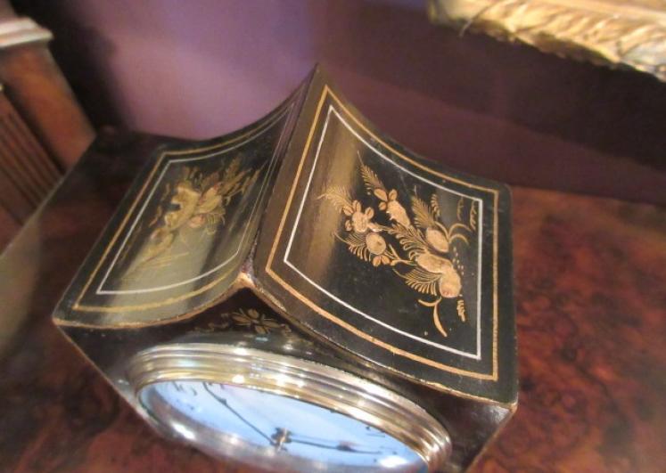 Small Antique Chinoiserie Mantel Clock - Image 3