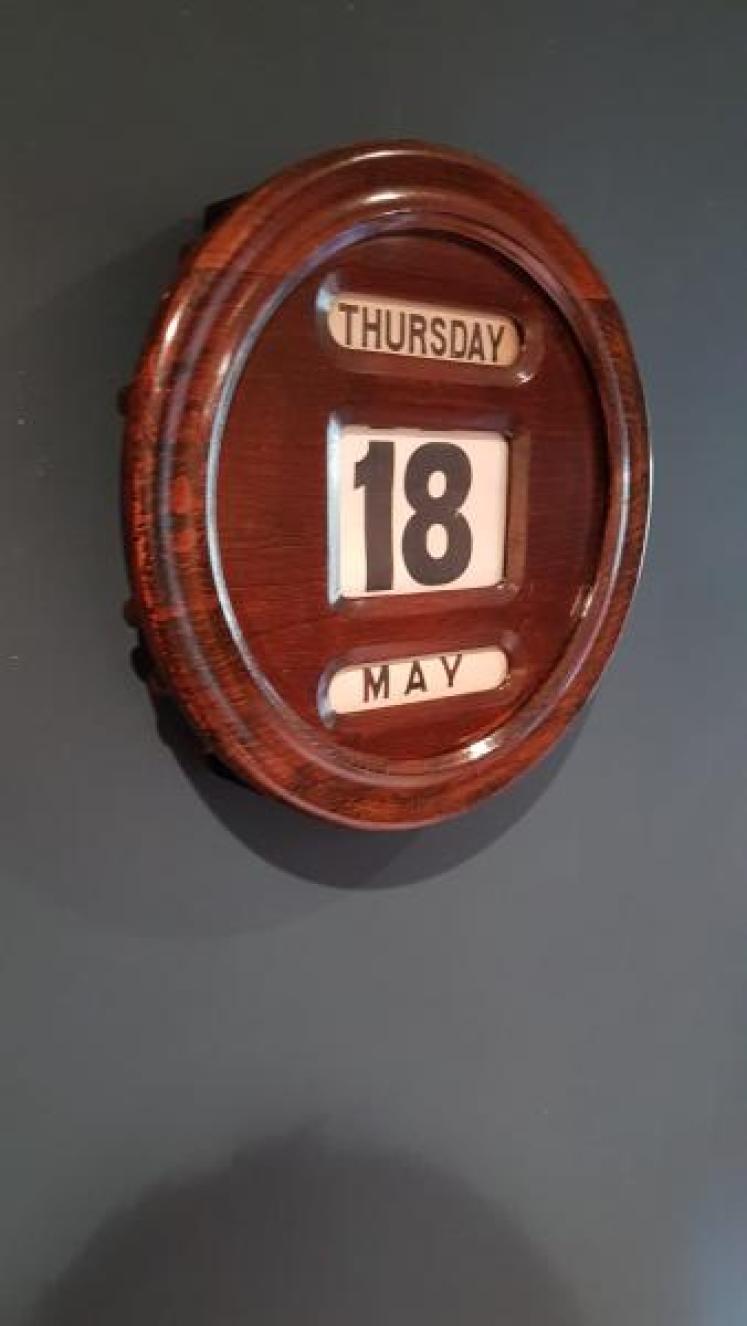 Victorian Oak Perpetual Wall Calendar - Image 4